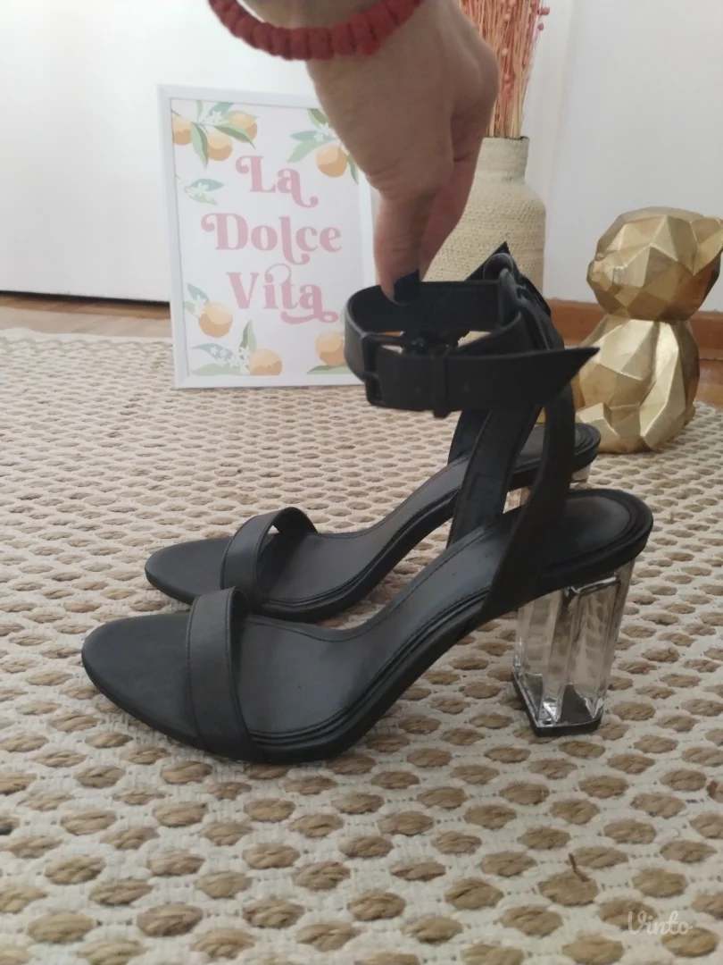 Bershka sandale sa providnom štiklom