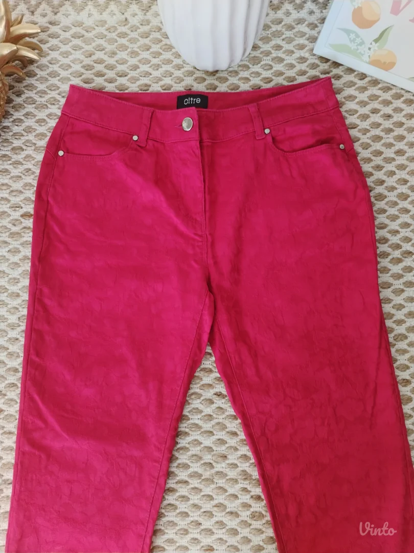 Unikatne reljefaste pantalone