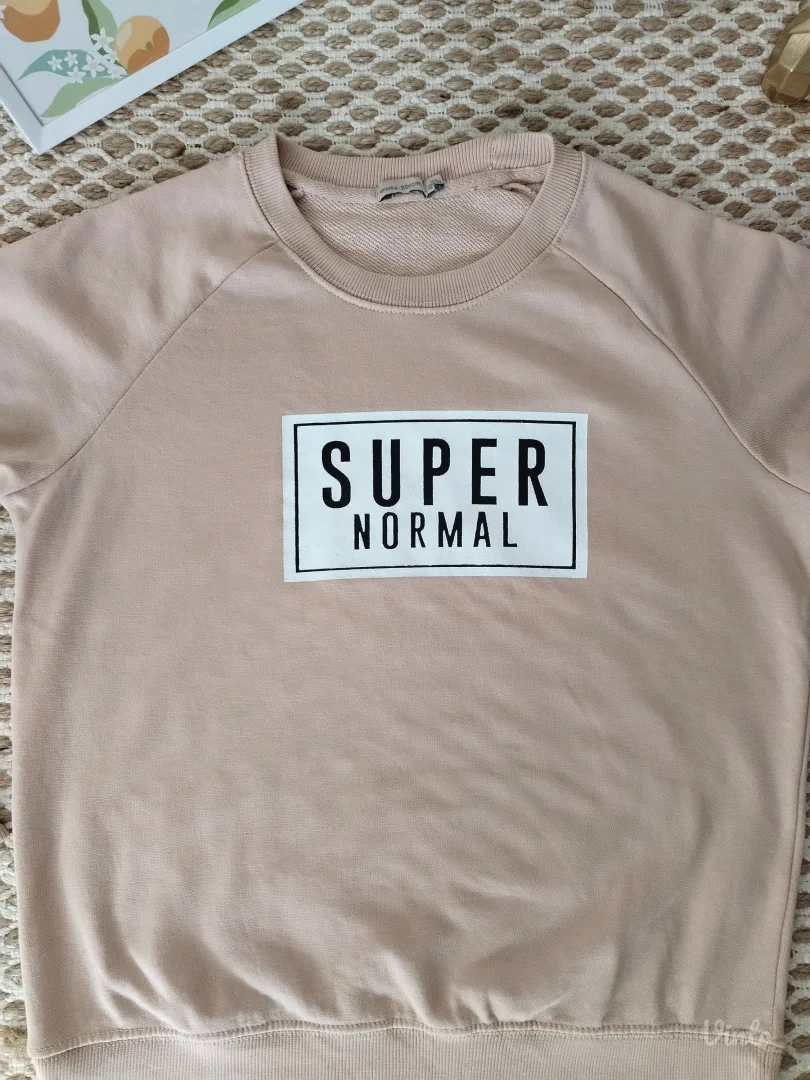 Bershka duks sa printom XS/S