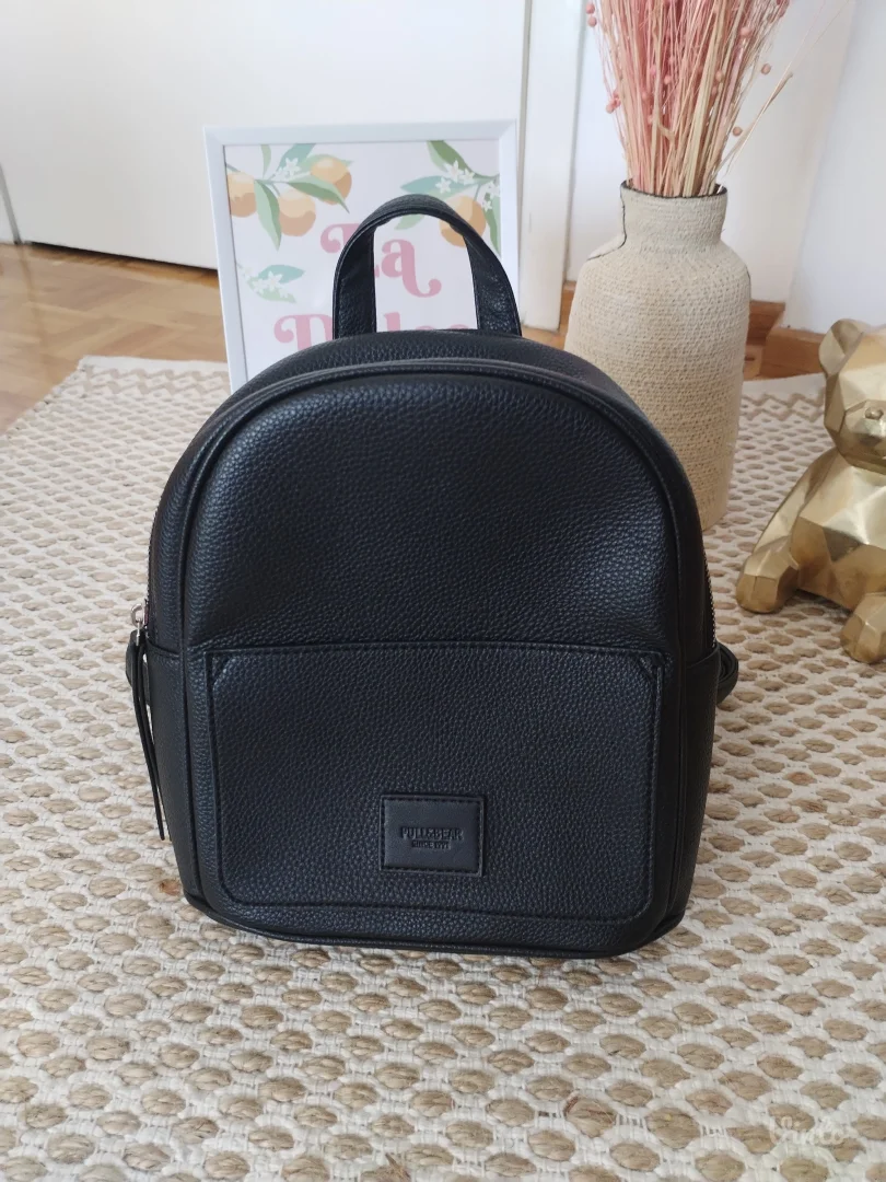 Pull and Bear praktičan ranac