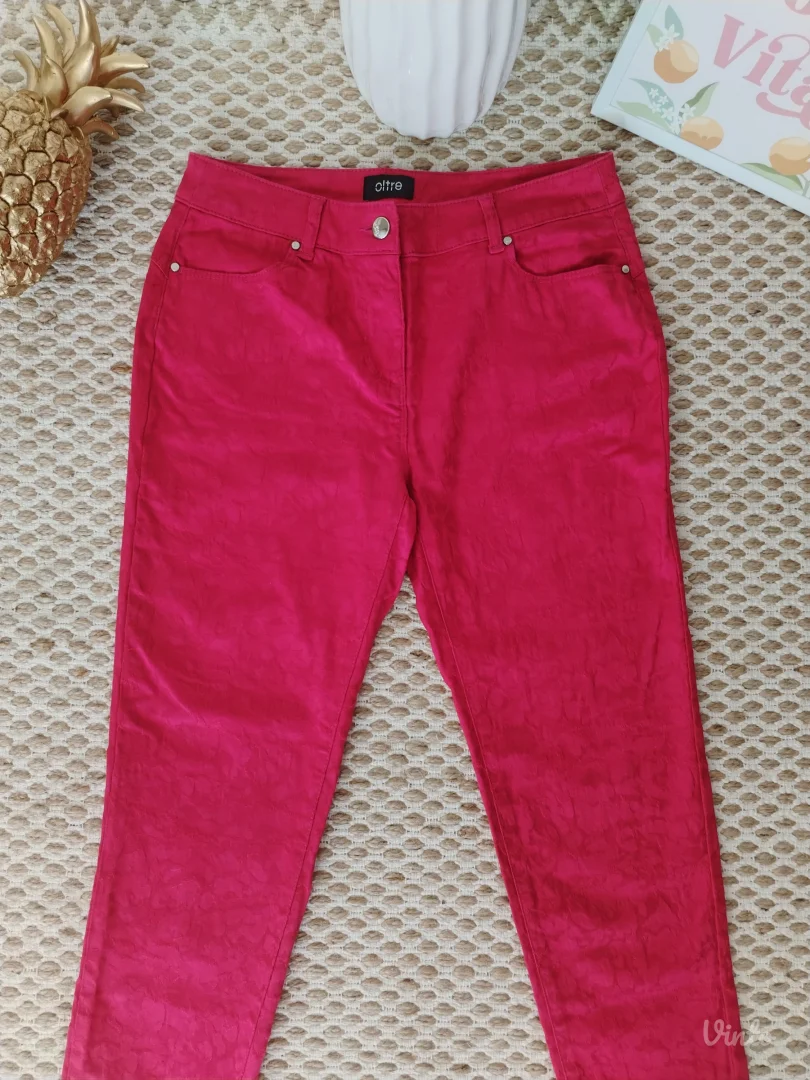 Unikatne reljefaste pantalone