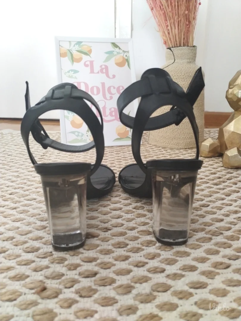 Bershka sandale sa providnom štiklom