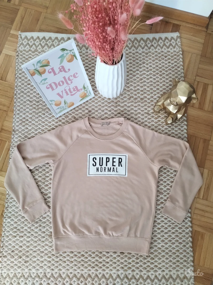 Bershka duks sa printom XS/S