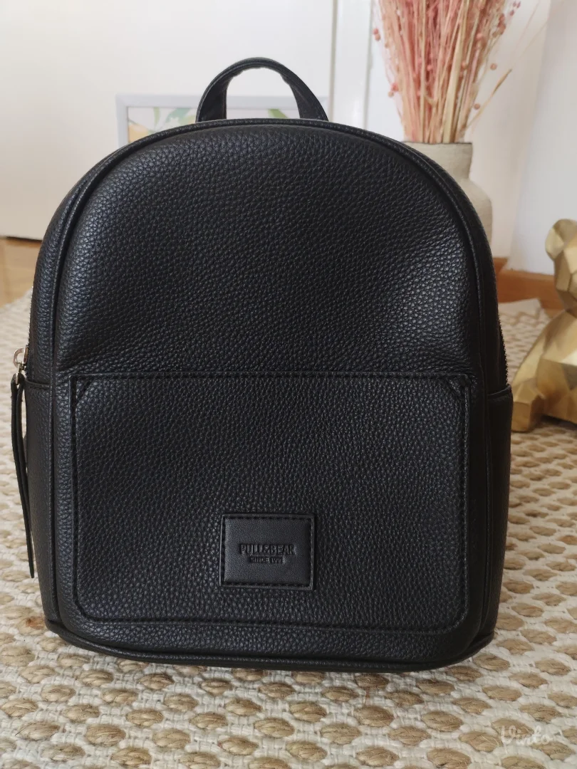 Pull and Bear praktičan ranac