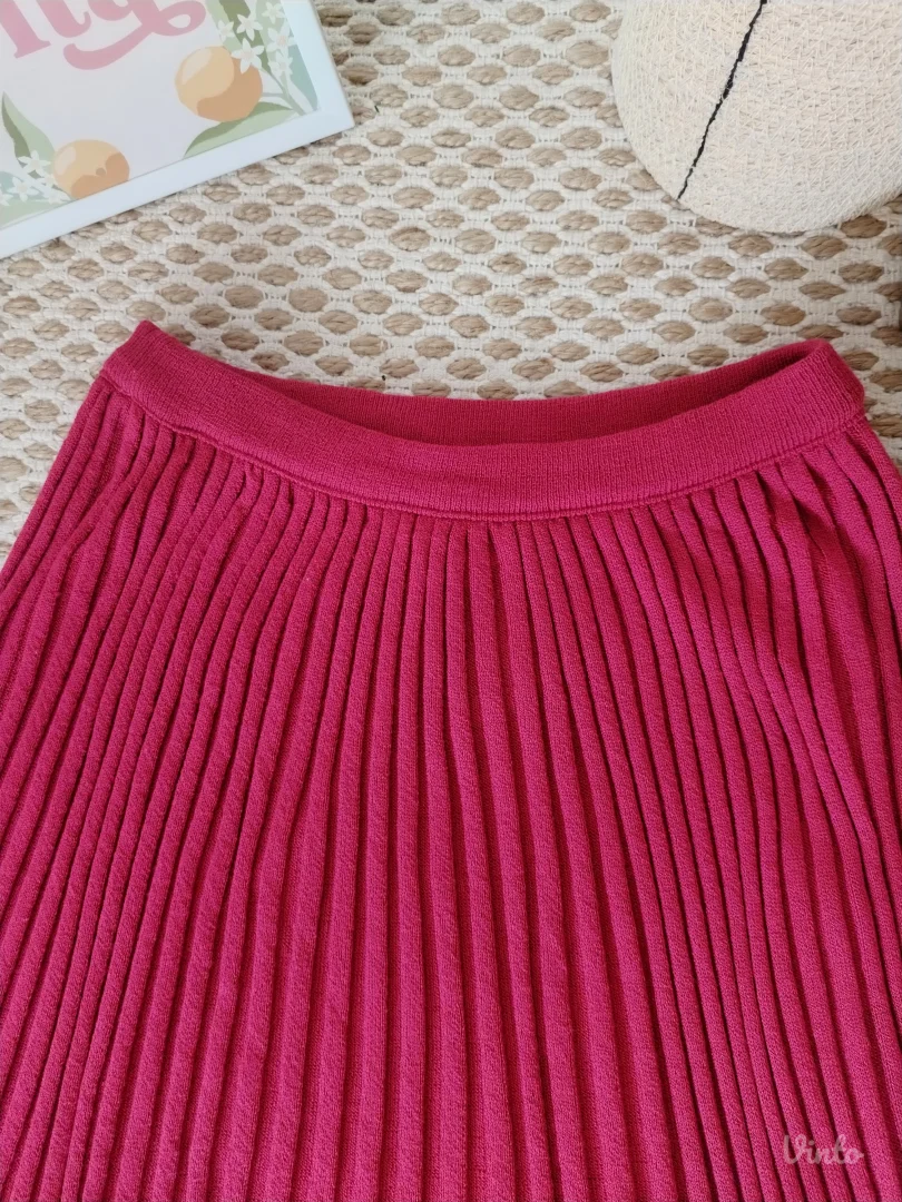 Divna končana plisirana suknja 38/40