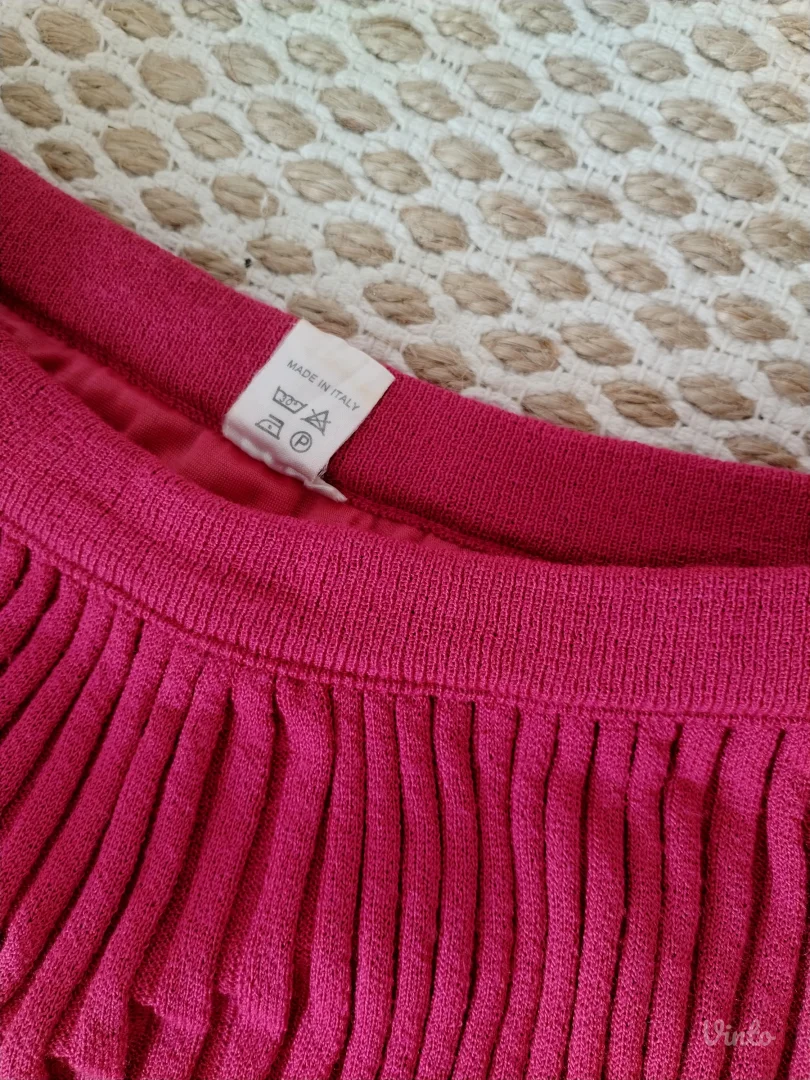 Divna končana plisirana suknja 38/40