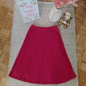 Divna končana plisirana suknja 38/40