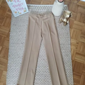 Nove pantalone "na peglu" 36/38