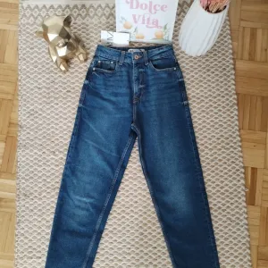 Zara nove mom slim fit farmerke