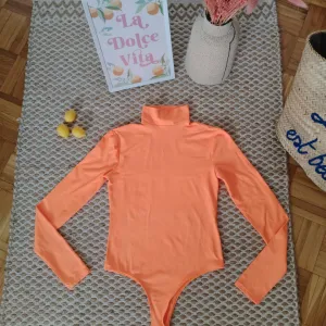 Novi Bershka bodi XS/S