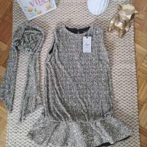 Zara nova šljokičava haljina S/M