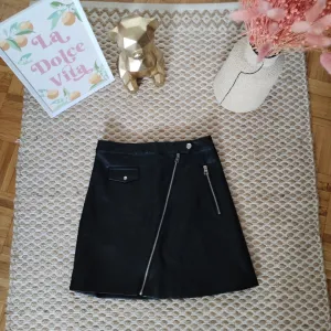 H&M nova suknja od veštačke kože