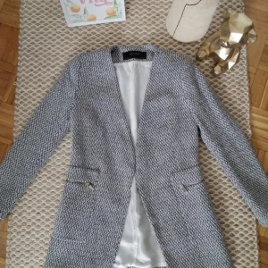Zara divan kvalitetan kaput-blejzer S/M
