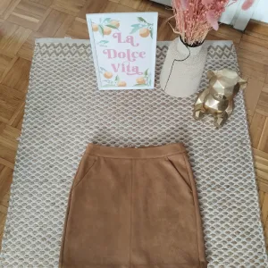 Vero Moda suknja od veštačkog antilopa XS/S