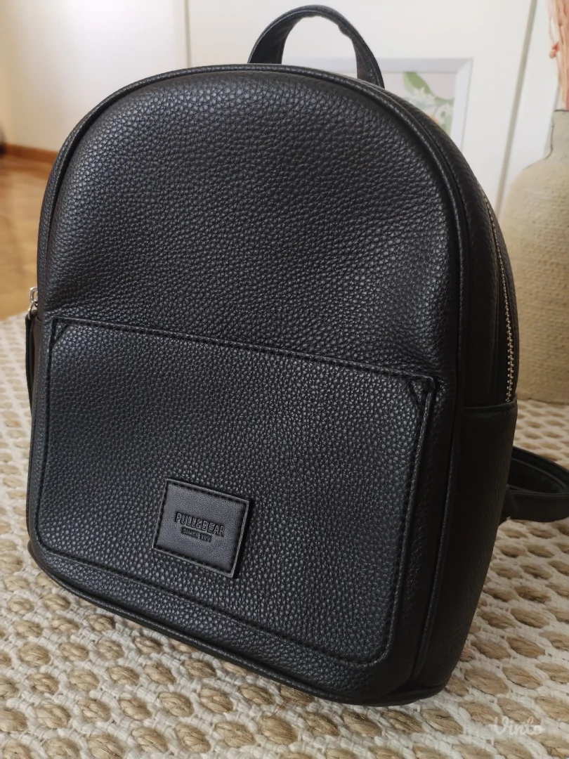 Pull and Bear praktičan ranac