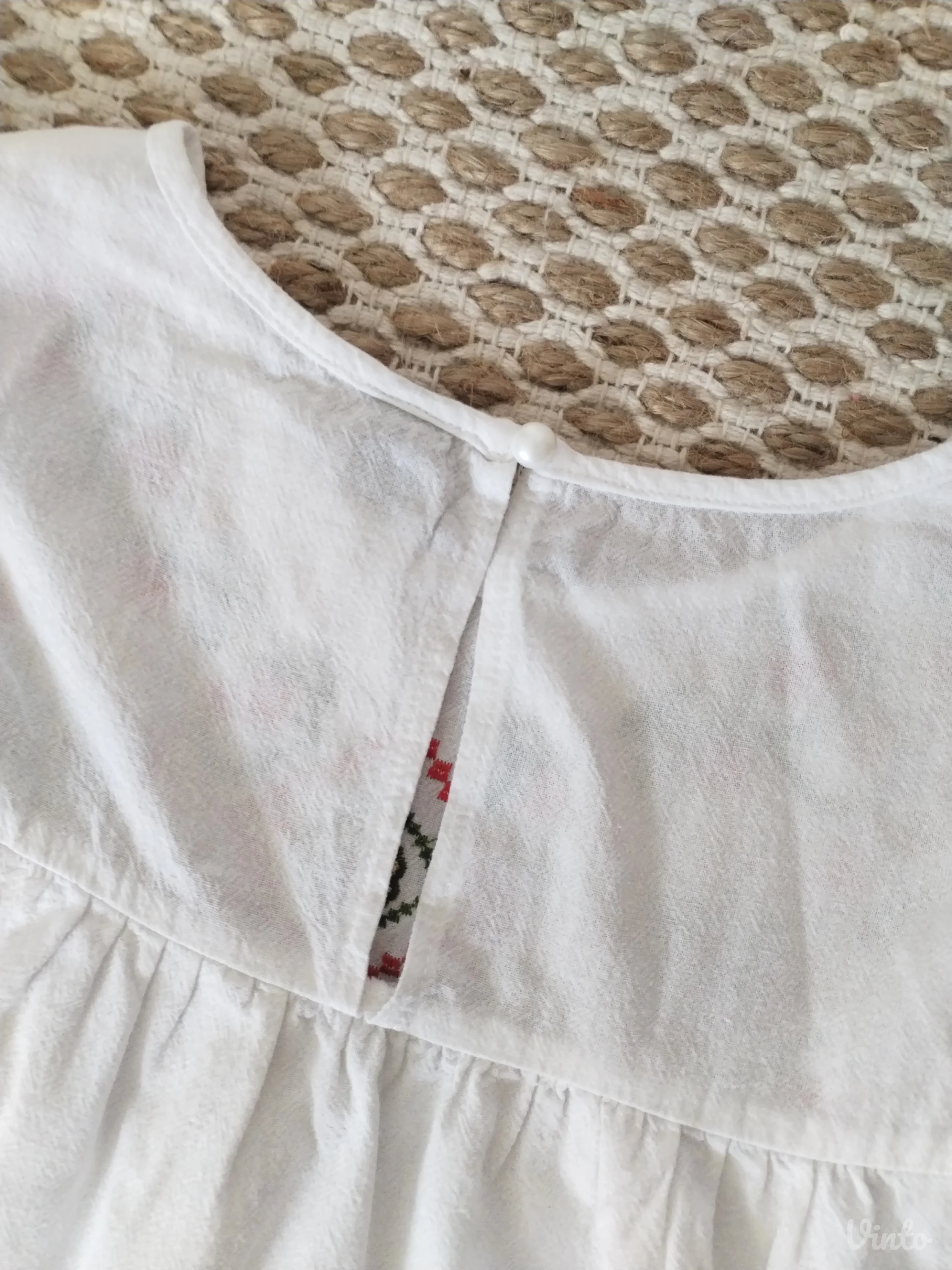 Bluza sa vezenim detaljima