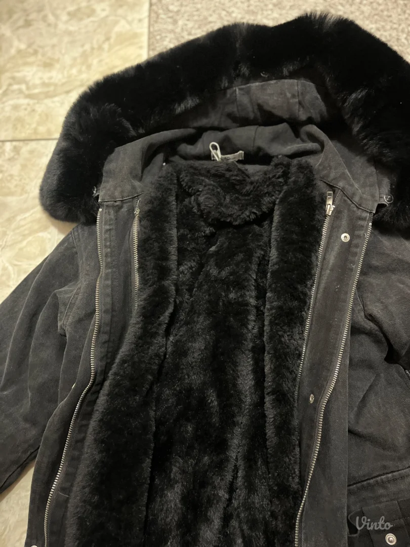 Crna ženska zimska jakna