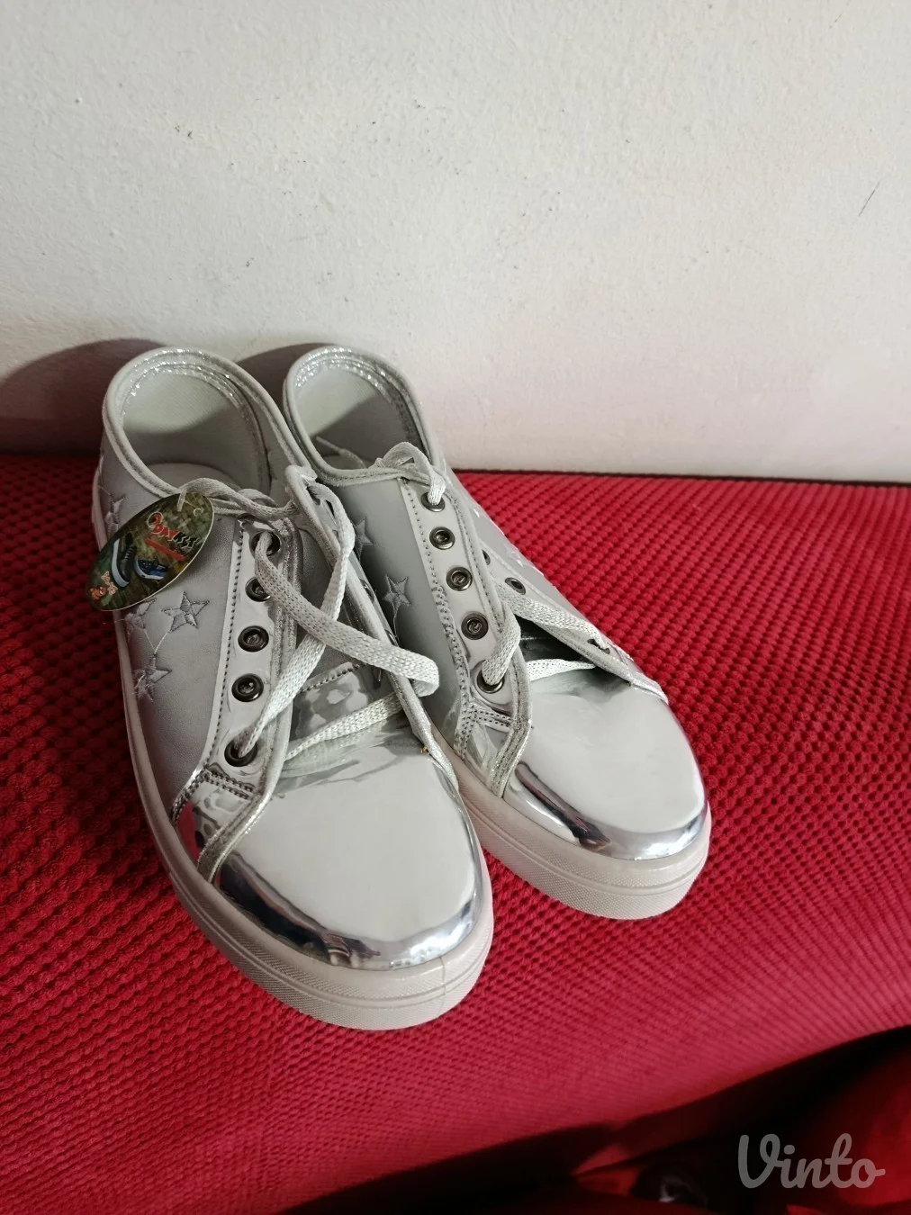 Srebrne patike vel 40