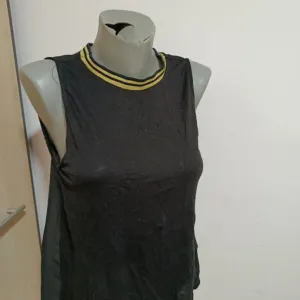 Crna majica bez rukava