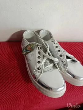 Srebrne patike vel 40