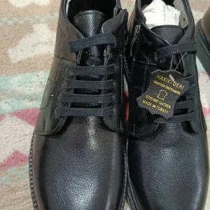 Postavljene tople cipele