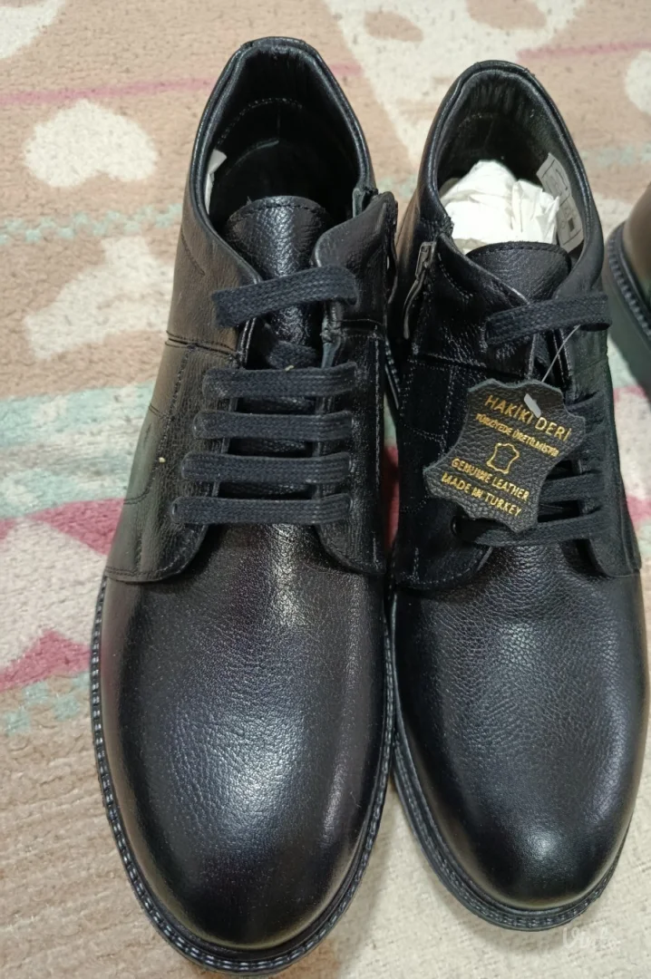 Postavljene tople cipele