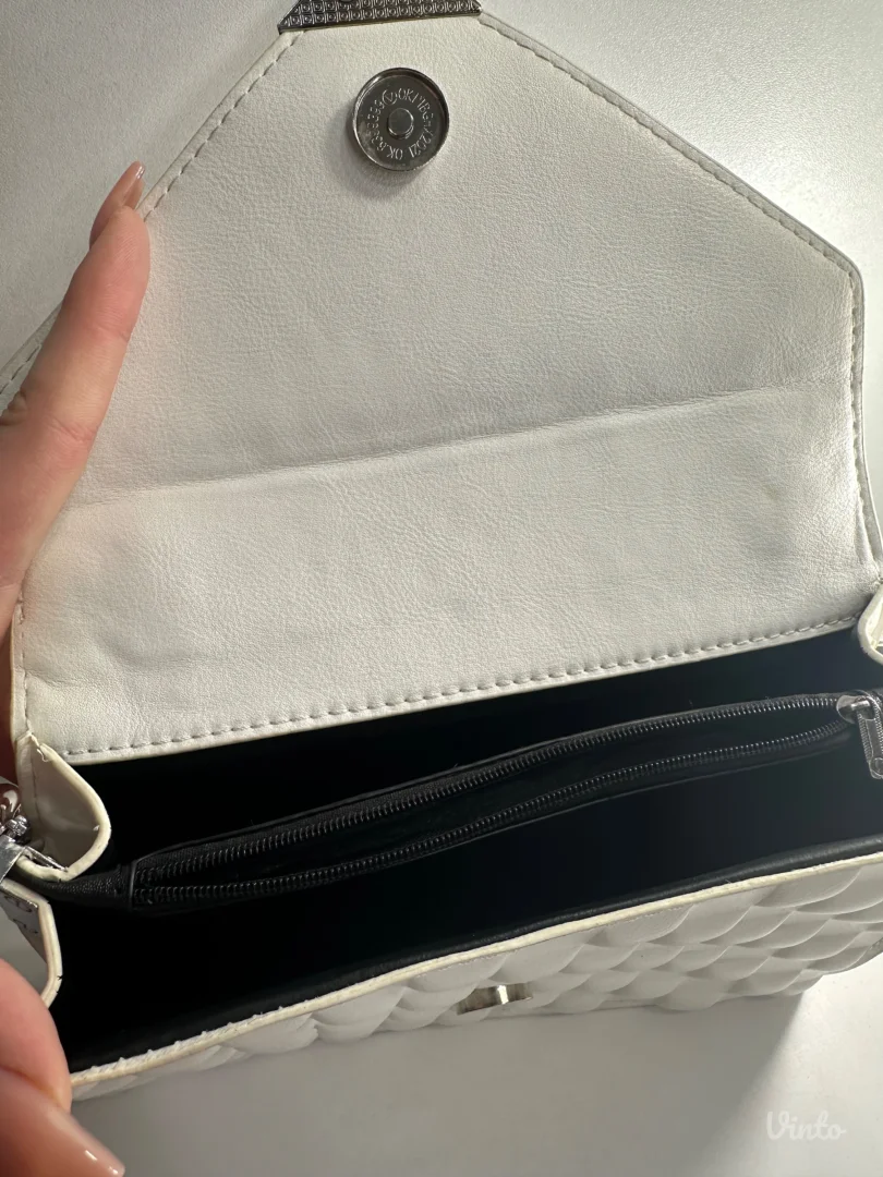 Bela ženska torbica