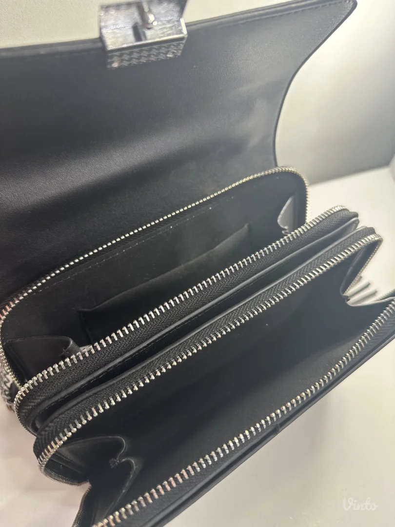 Crna ženska torbica