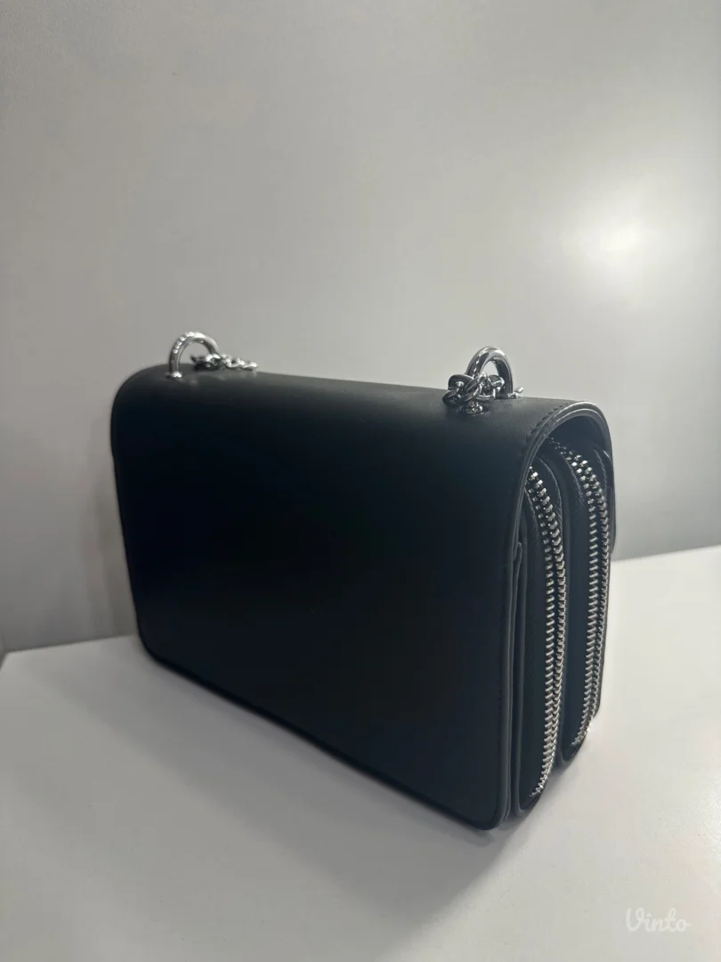 Crna ženska torbica