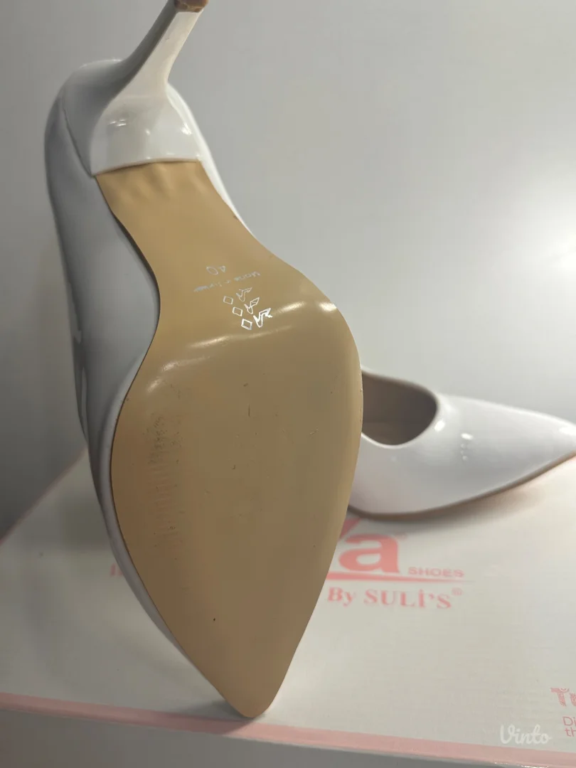 Bele ženske salonke