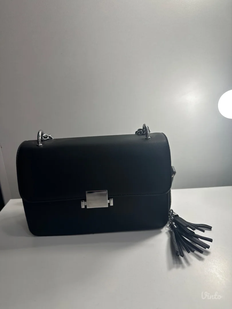 Crna ženska torbica