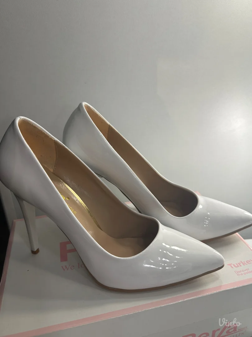 Bele ženske salonke