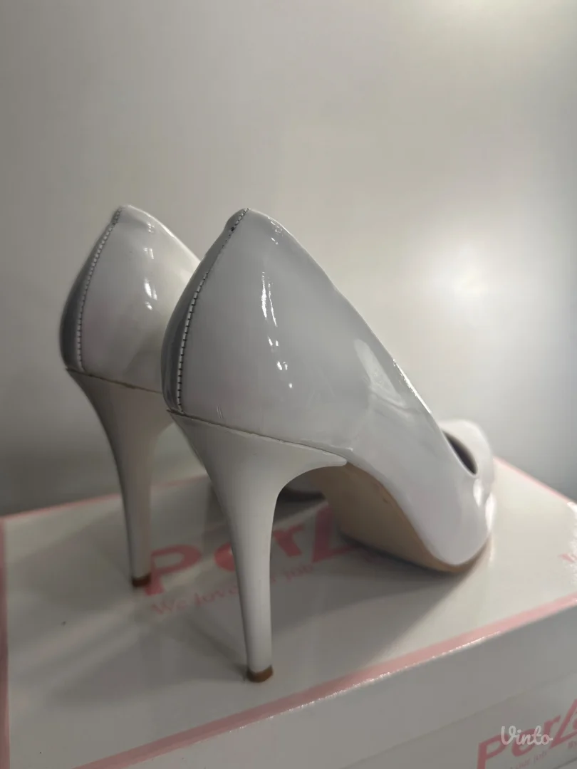 Bele ženske salonke