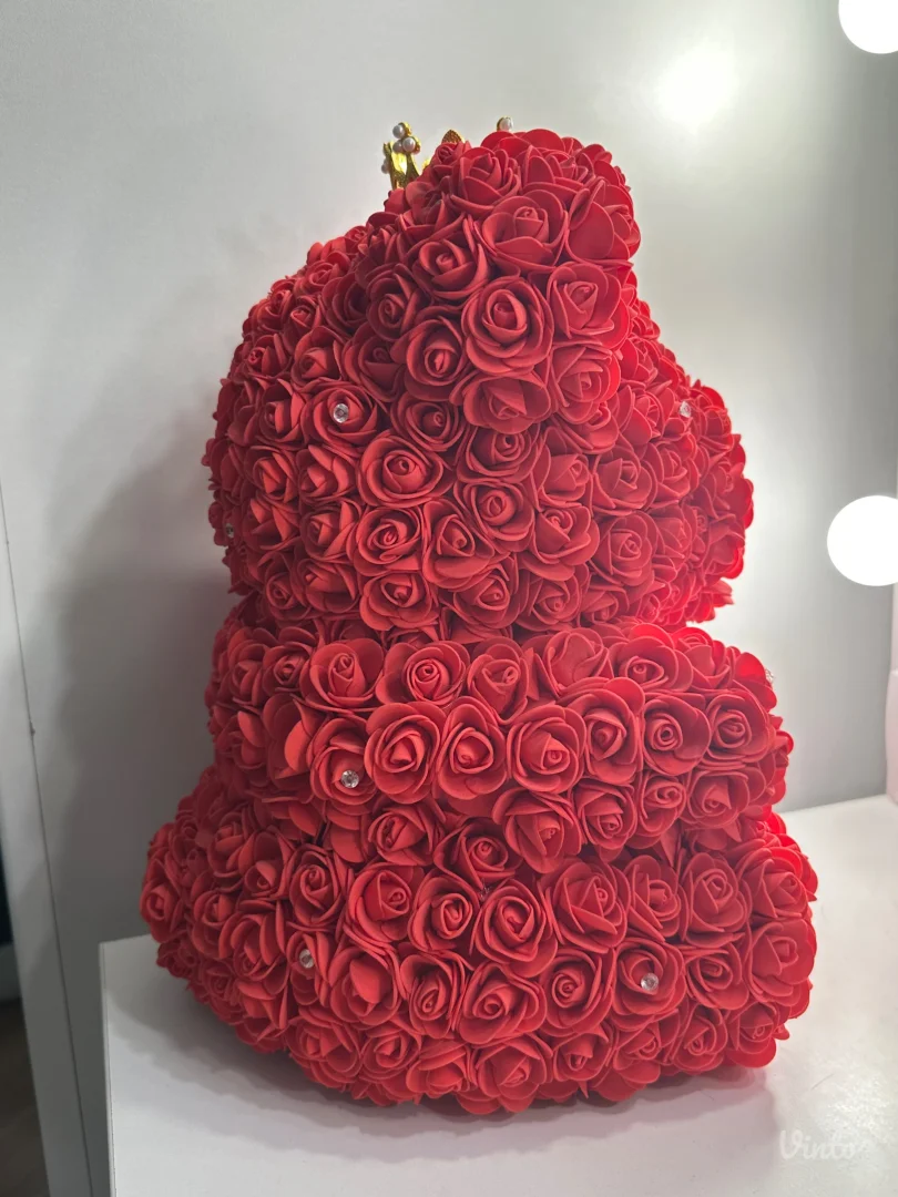 Ukrasni meda od ruza