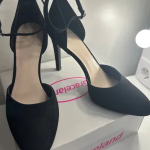 Crne ženske salonke