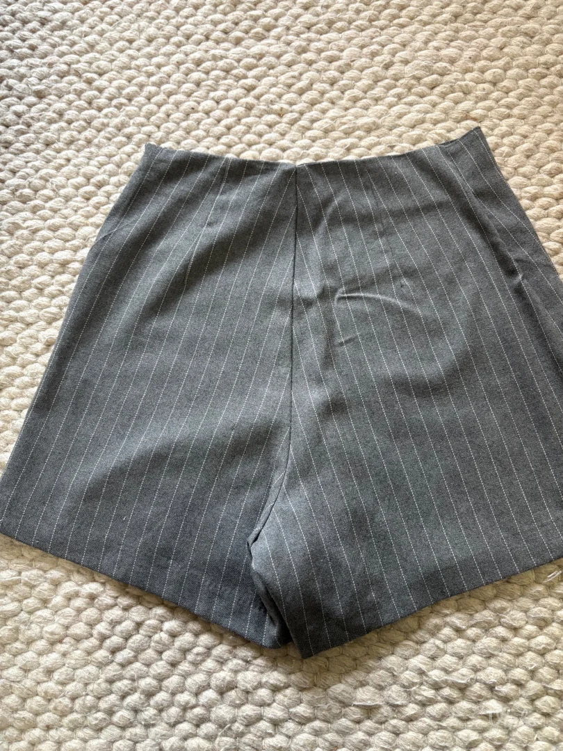 Skort, Caliope sivi vel. S