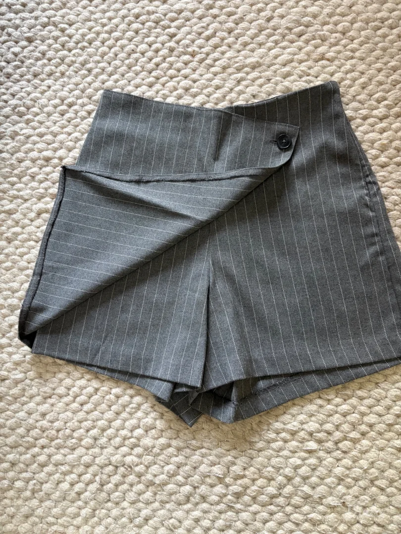 Skort, Caliope sivi vel. S