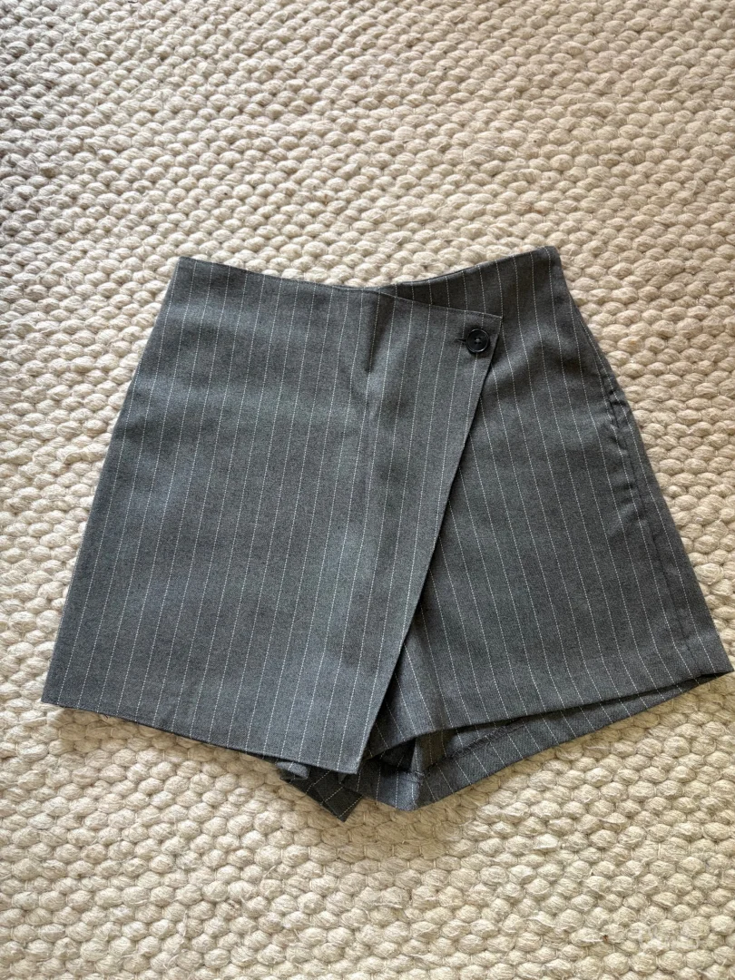 Skort, Caliope sivi vel. S