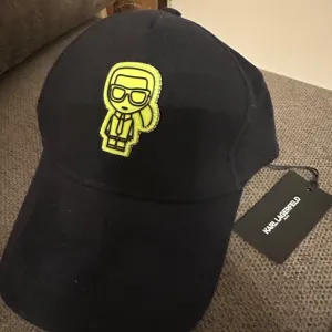 Karl Lagerfeld kacket