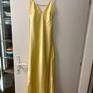 Viralna Zara haljina