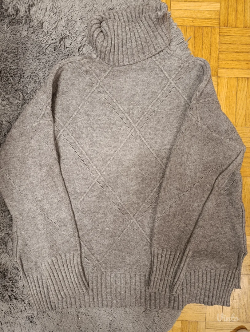 Siva debela rolka-džemper