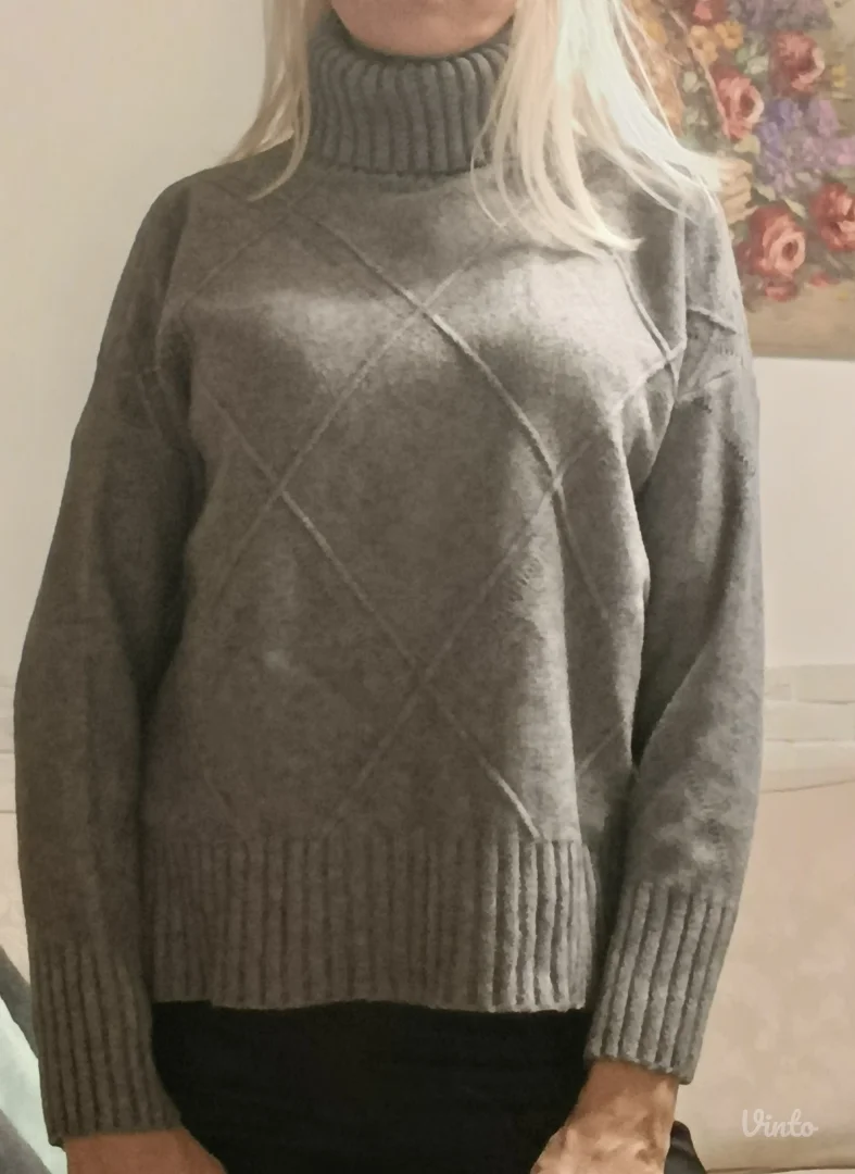 Siva debela rolka-džemper