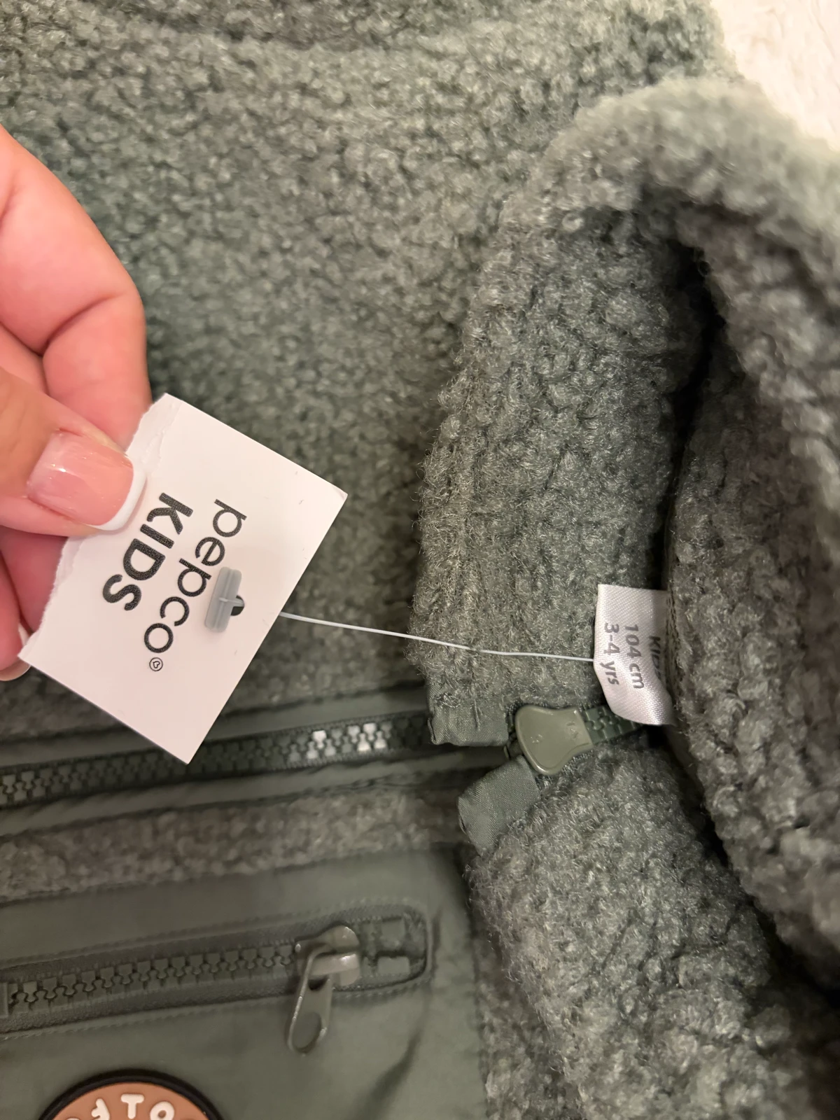 Jakna, majica i duks za 1.500 din