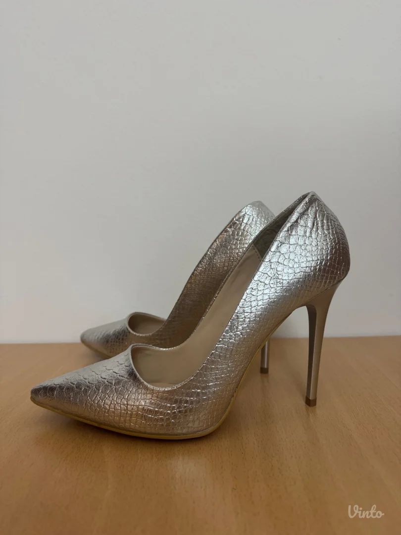 Nove srebrne štikle