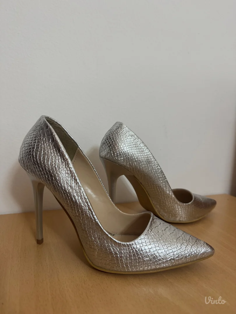 Nove srebrne štikle