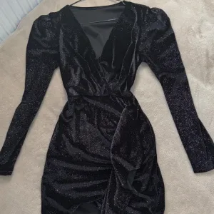 Šljokičava haljina