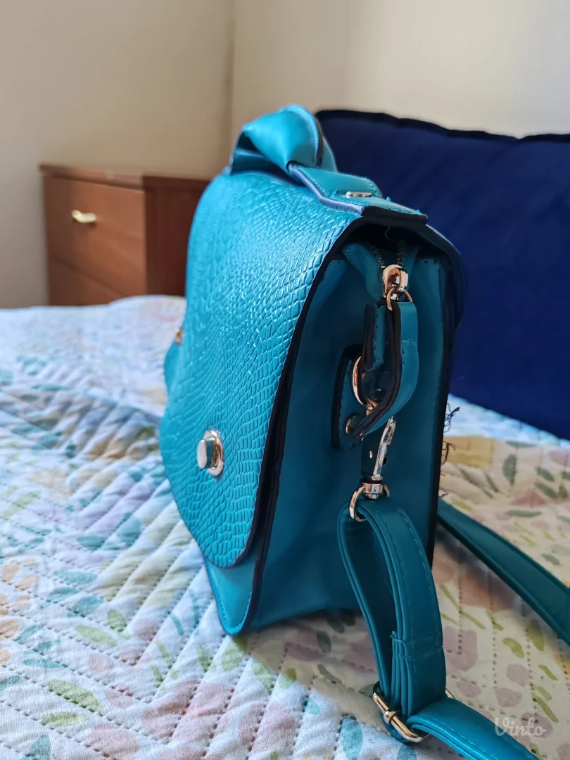 Tirkizna ženska torba sa dugim kaišem