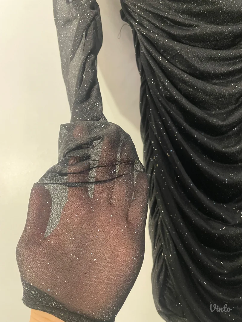 Crna sljokicasta haljina