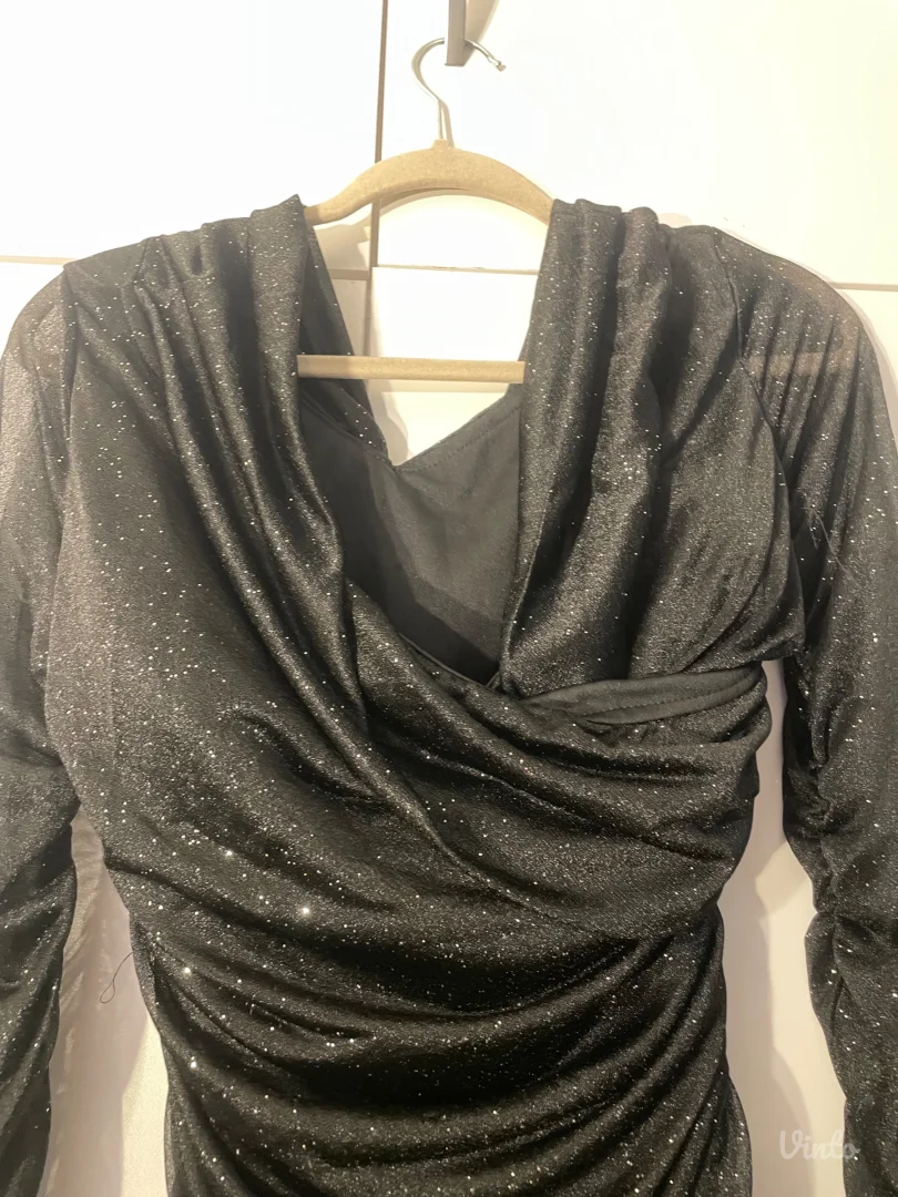 Crna sljokicasta haljina