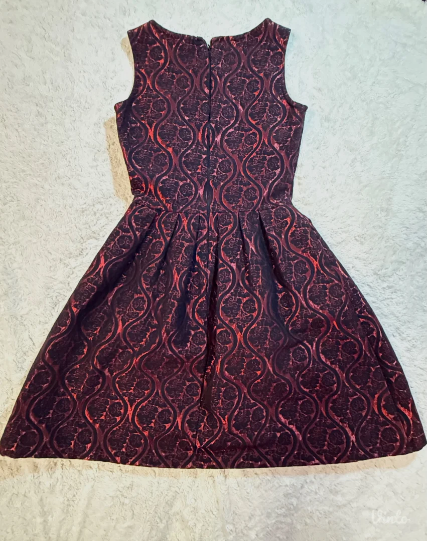 Elegantna crna-bordo haljina